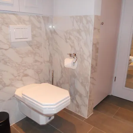 Holiday home Wuenderschoener Hausteil Mit Garten *
