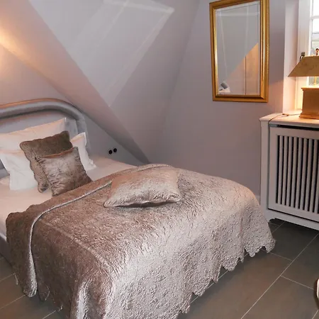 Holiday home Wuenderschoener Hausteil Mit Garten *