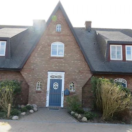 Holiday home Wuenderschoener Hausteil Mit Garten *